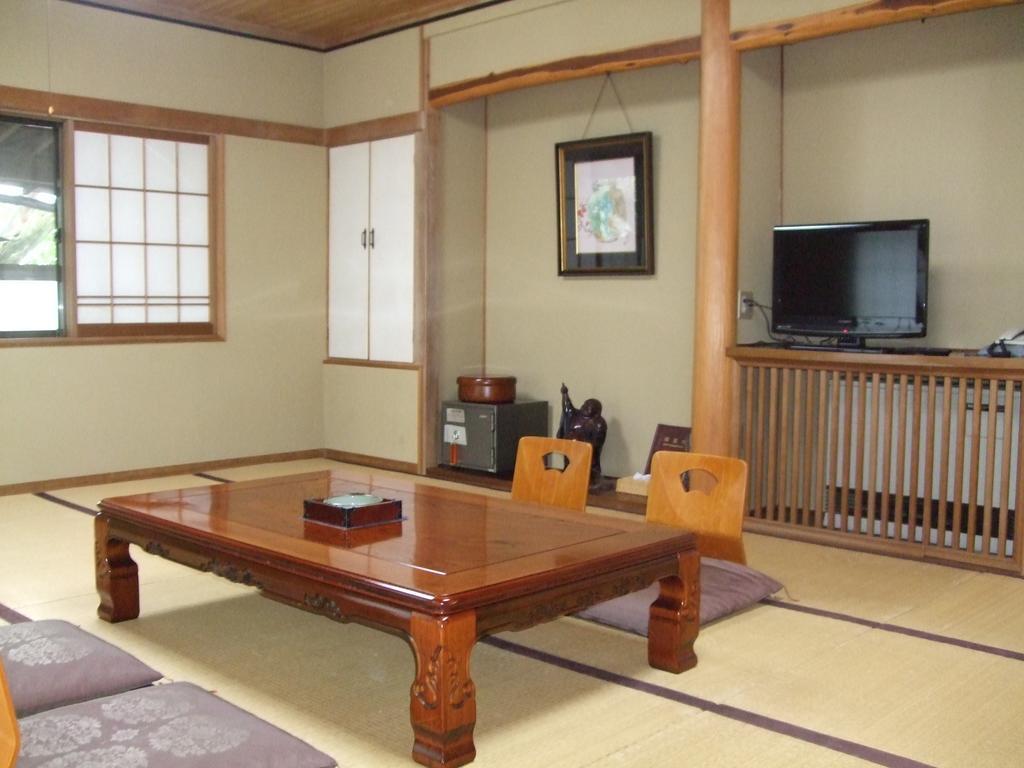马路纳卡酒店 松本 客房 照片