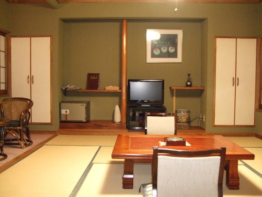 马路纳卡酒店 松本 客房 照片