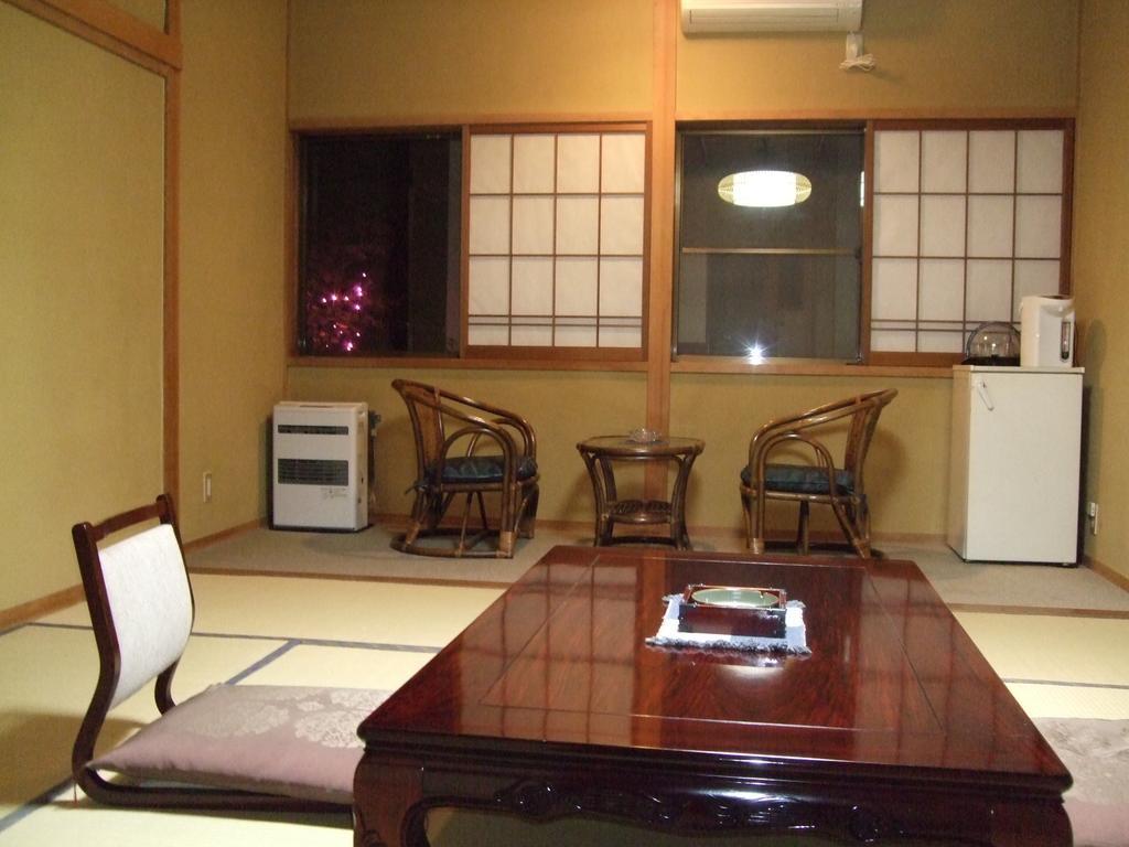 马路纳卡酒店 松本 客房 照片
